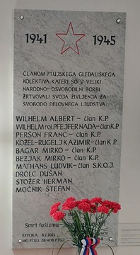 fotografija plošče v MGP